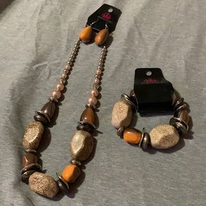 Paparazzi Necklace w matching earrings & necklace